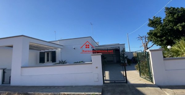 casa indipendente in vendita a Salve in zona Lido Marini