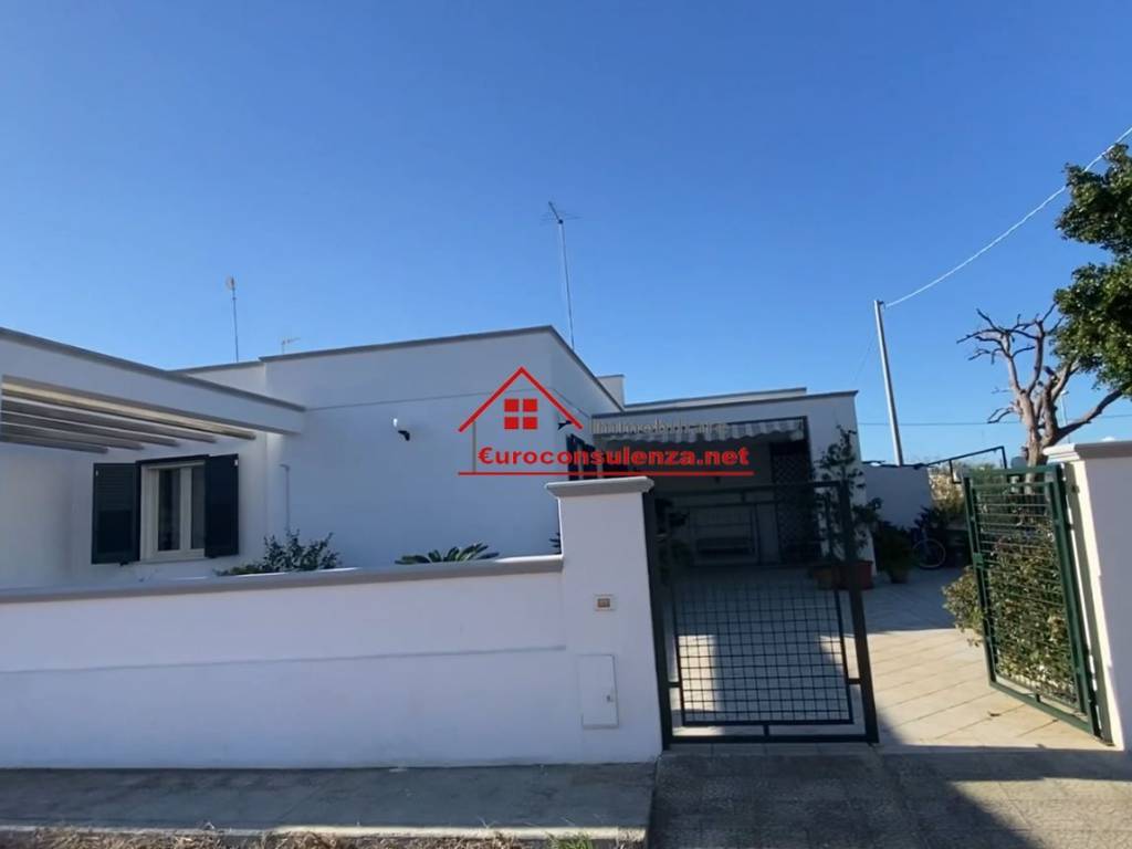 casa indipendente in vendita a Salve in zona Lido Marini