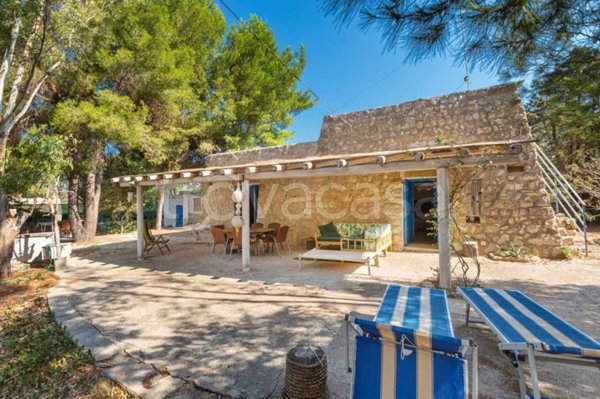 casa indipendente in vendita a Salve in zona Torre Pali