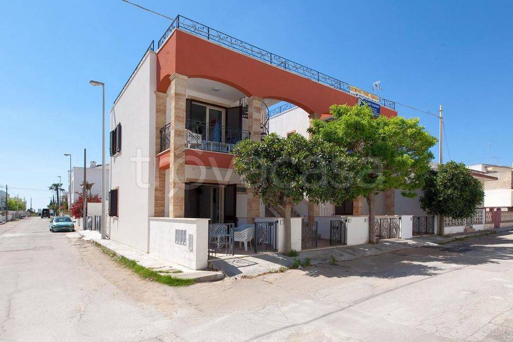 casa indipendente in vendita a Salve in zona Torre Pali