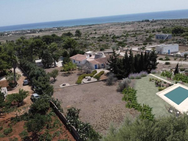 casa indipendente in vendita a Salve in zona Marina di Pescoluse
