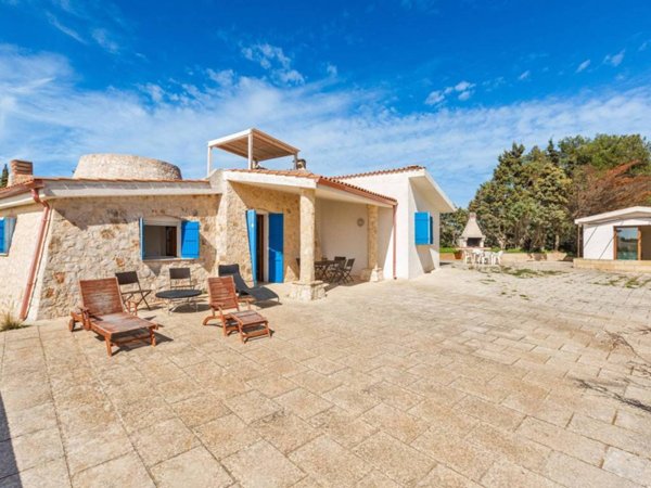 casa indipendente in vendita a Salve in zona Marina di Pescoluse