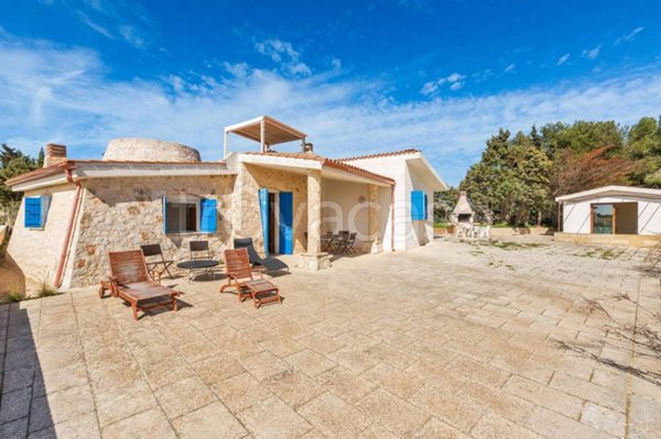 casa indipendente in vendita a Salve in zona Torre Pali