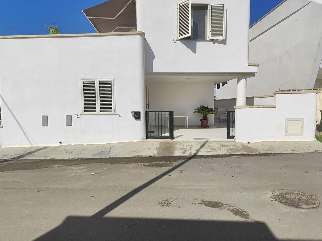 casa indipendente in vendita a Salve in zona Torre Pali