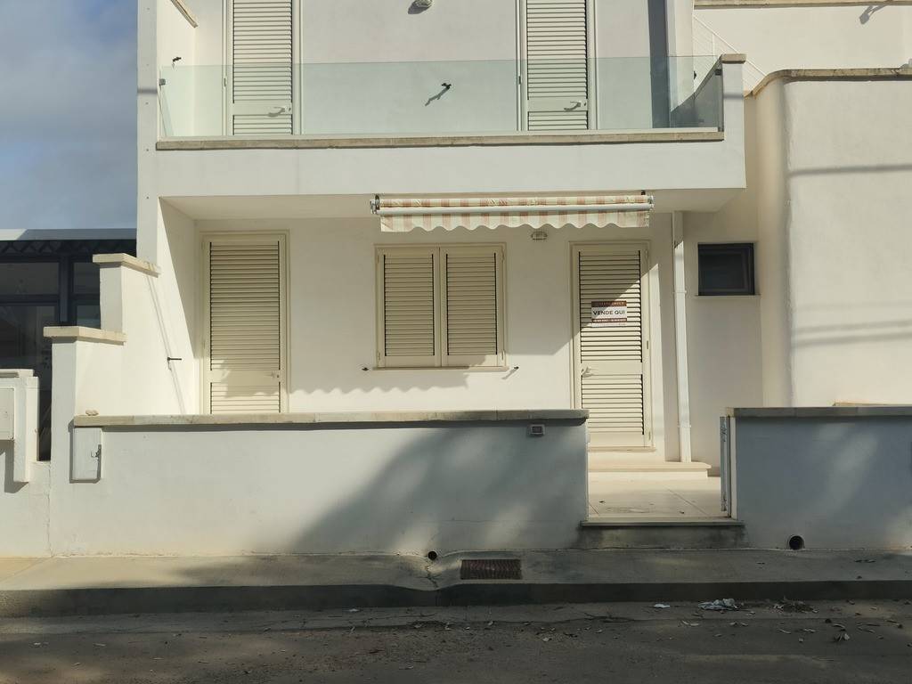 casa indipendente in vendita a Salve in zona Torre Pali