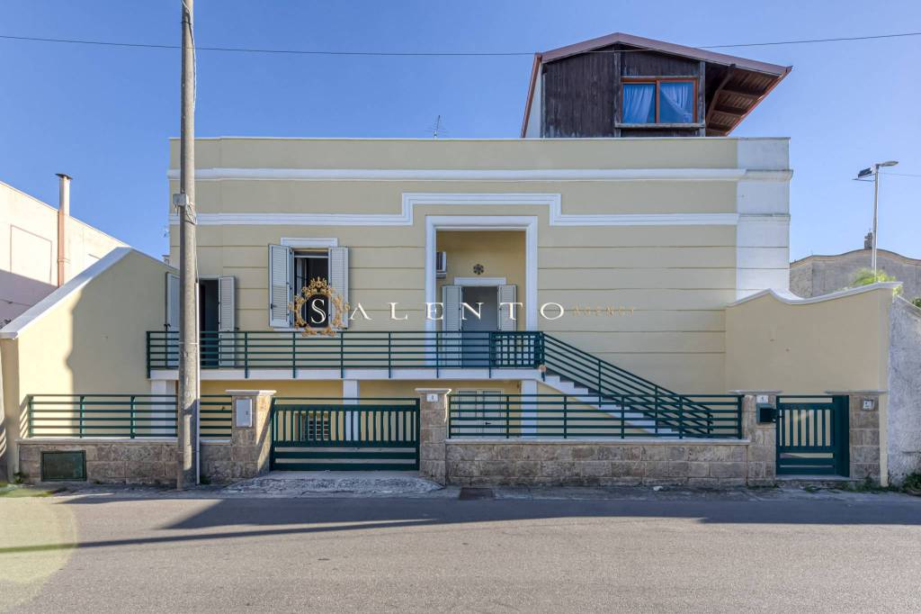 casa indipendente in vendita a Salve in zona Ruggiano