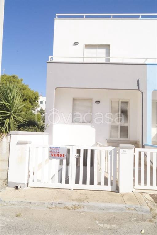 appartamento in vendita a Salve in zona Torre Pali
