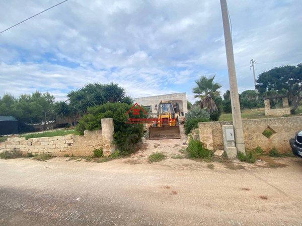 casa indipendente in vendita a Salve in zona Torre Pali