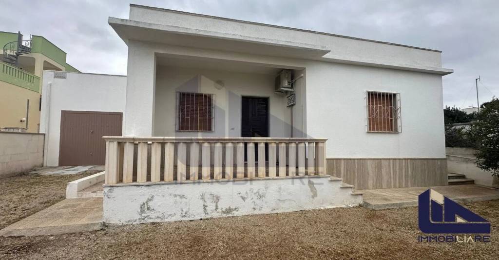 casa indipendente in vendita a Salve in zona Torre Pali