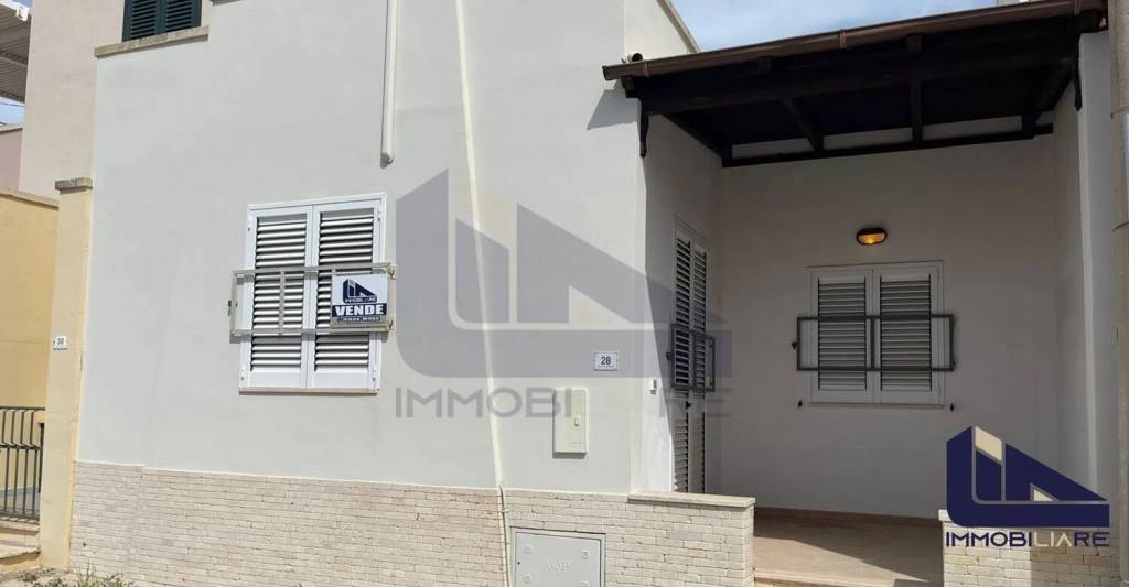 casa indipendente in vendita a Salve in zona Lido Marini