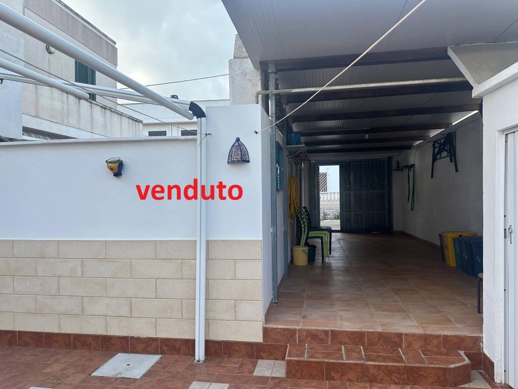 casa indipendente in vendita a Salve in zona Lido Marini