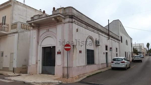 locale commerciale in vendita a Salve