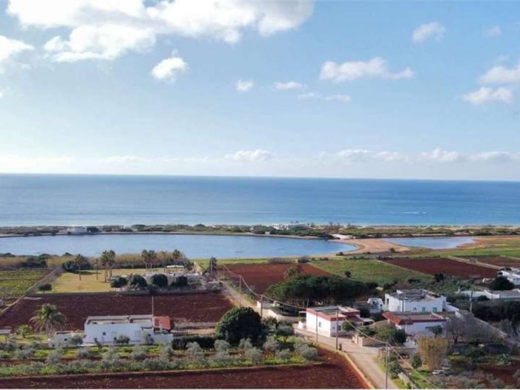casa indipendente in vendita a Salve in zona Marina di Pescoluse