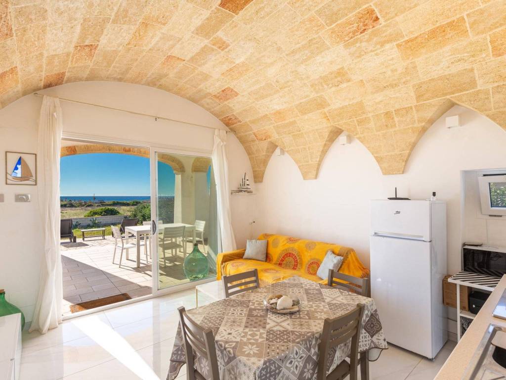 casa indipendente in vendita a Salve in zona Marina di Pescoluse