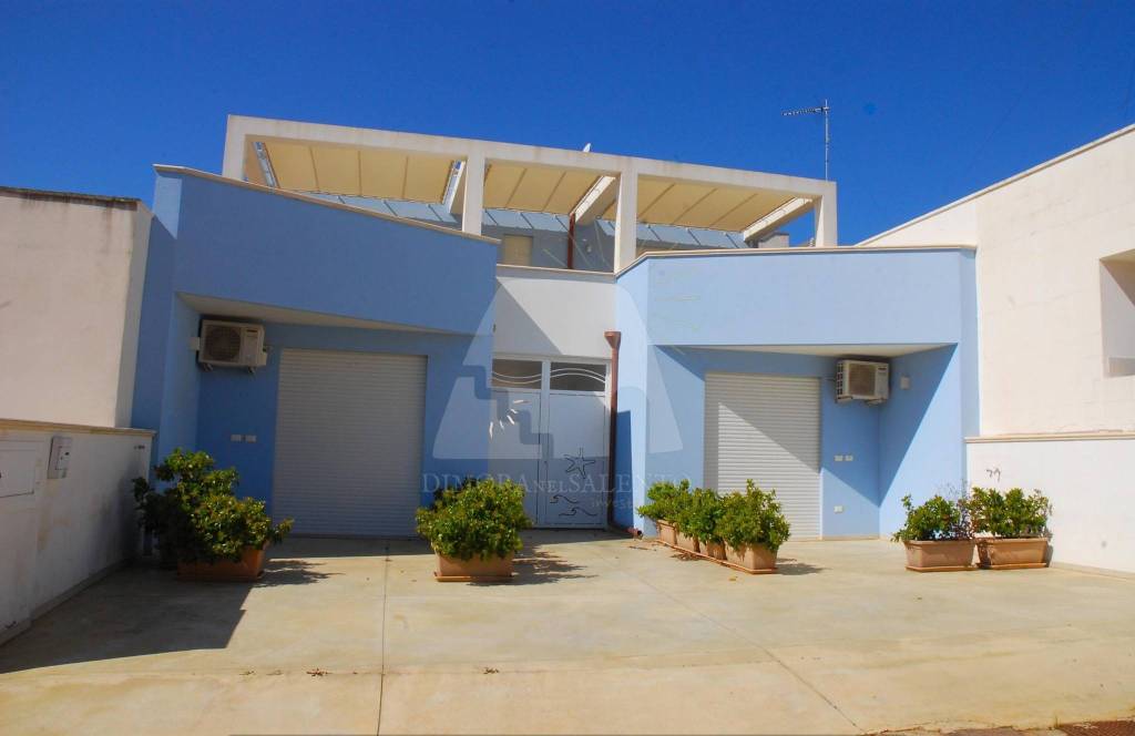 casa indipendente in vendita a Salve in zona Torre Pali