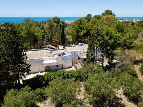 casa indipendente in vendita a Salve in zona Lido Marini