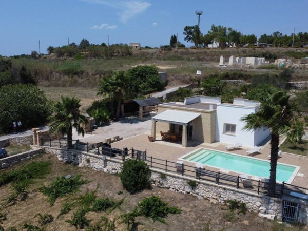 casa indipendente in vendita a Salve in zona Posto Vecchio