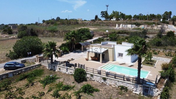 casa indipendente in vendita a Salve in zona Posto Vecchio