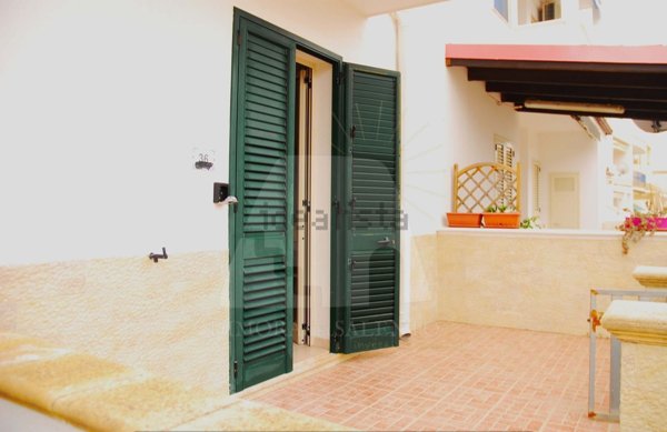 casa indipendente in vendita a Salve in zona Torre Pali