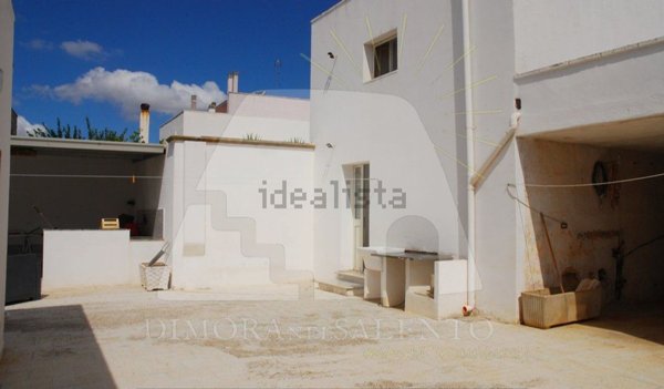 casa indipendente in vendita a Salve in zona Torre Pali