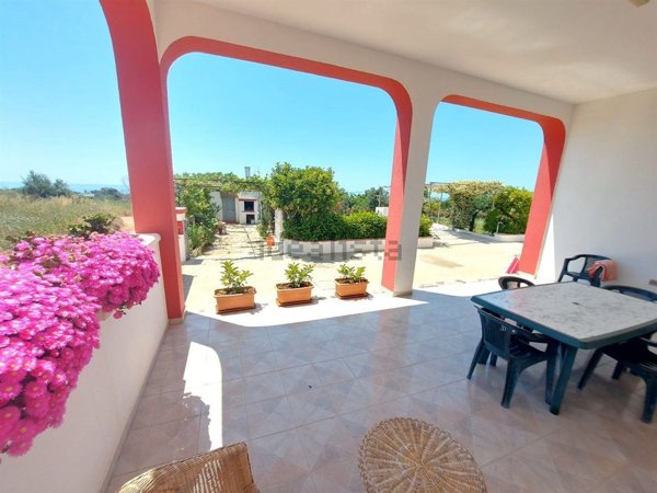 casa indipendente in vendita a Salve in zona Torre Pali