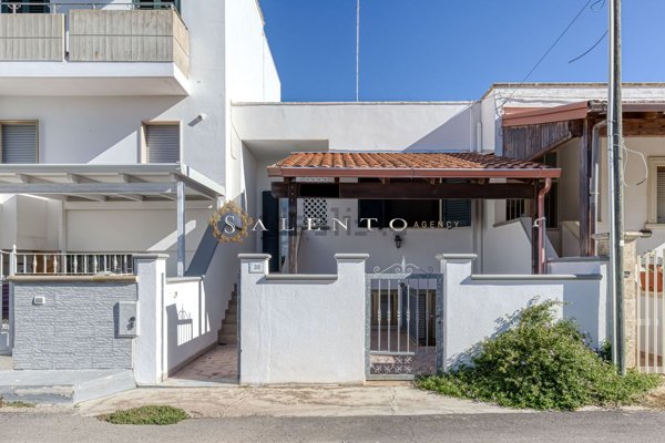 casa indipendente in vendita a Salve in zona Torre Pali
