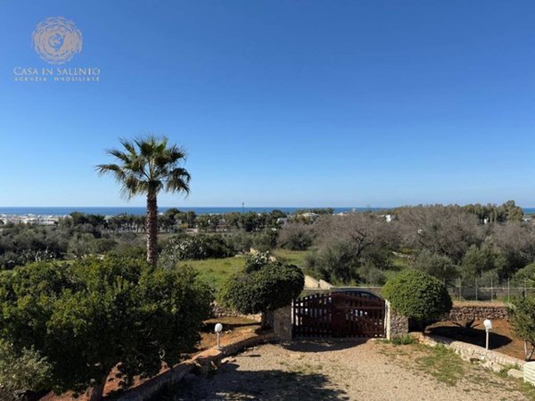 casa indipendente in vendita a Salve in zona Lido Marini