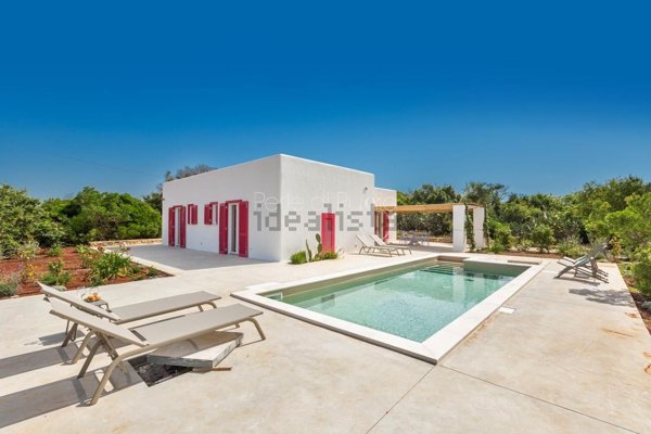 casa indipendente in vendita a Salve in zona Marina di Pescoluse