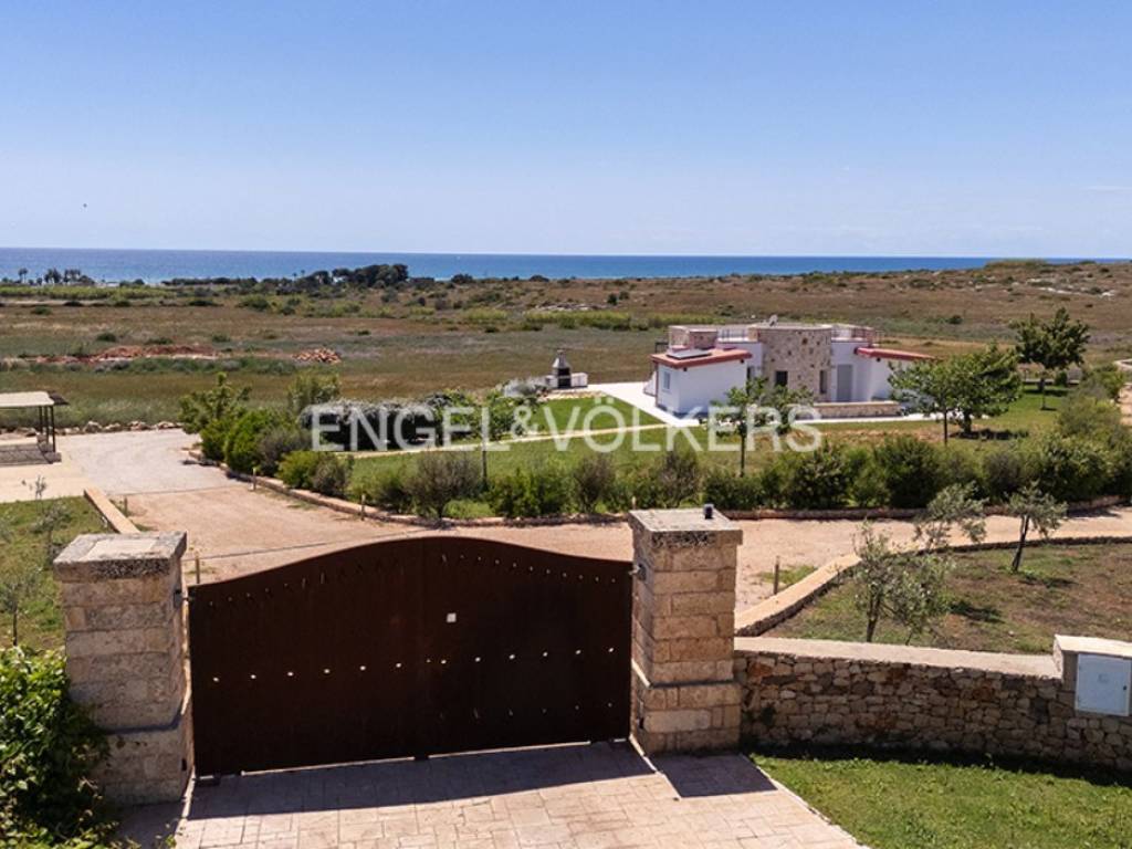 casa indipendente in vendita a Salve in zona Marina di Pescoluse