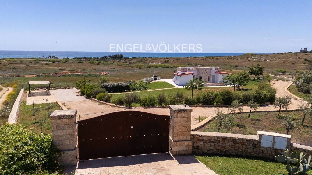 casa indipendente in vendita a Salve in zona Marina di Pescoluse