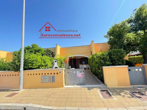 casa indipendente in vendita a Salve in zona Torre Pali