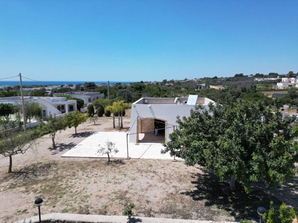 casa indipendente in vendita a Salve in zona Torre Pali
