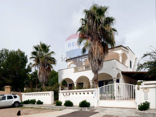 casa indipendente in vendita a Salve in zona Marina di Pescoluse