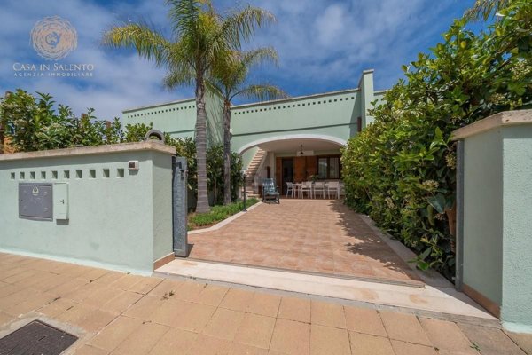 casa indipendente in vendita a Salve in zona Torre Pali