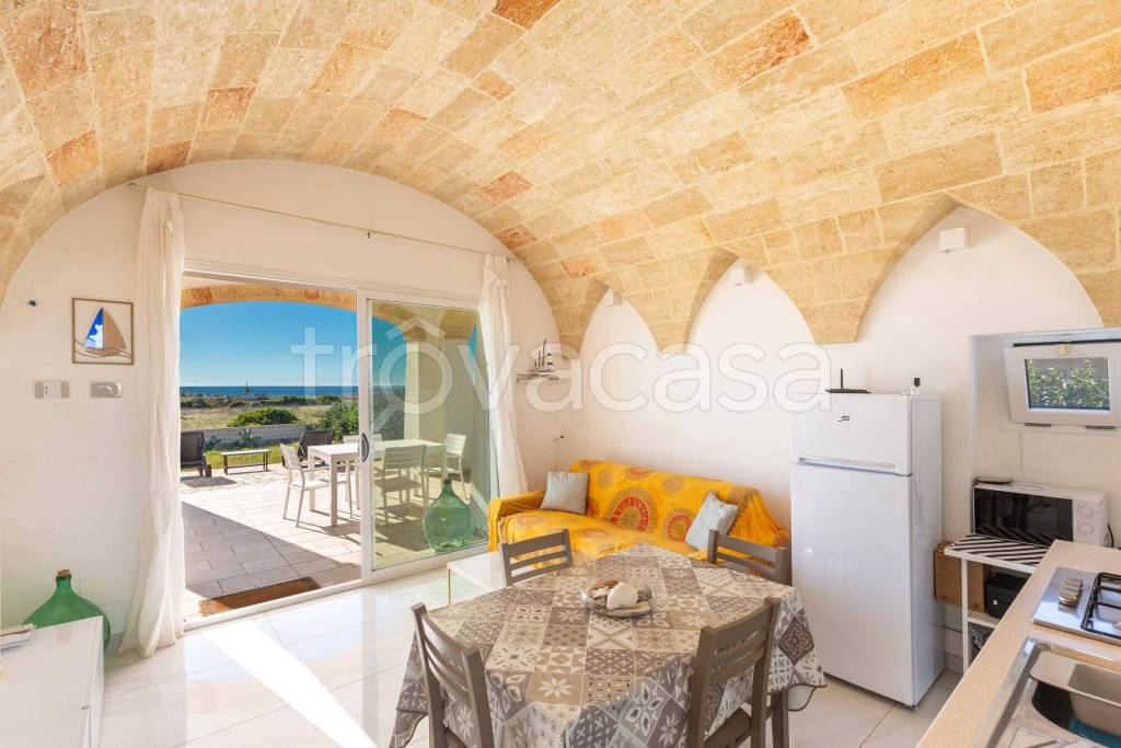 casa indipendente in vendita a Salve in zona Marina di Pescoluse