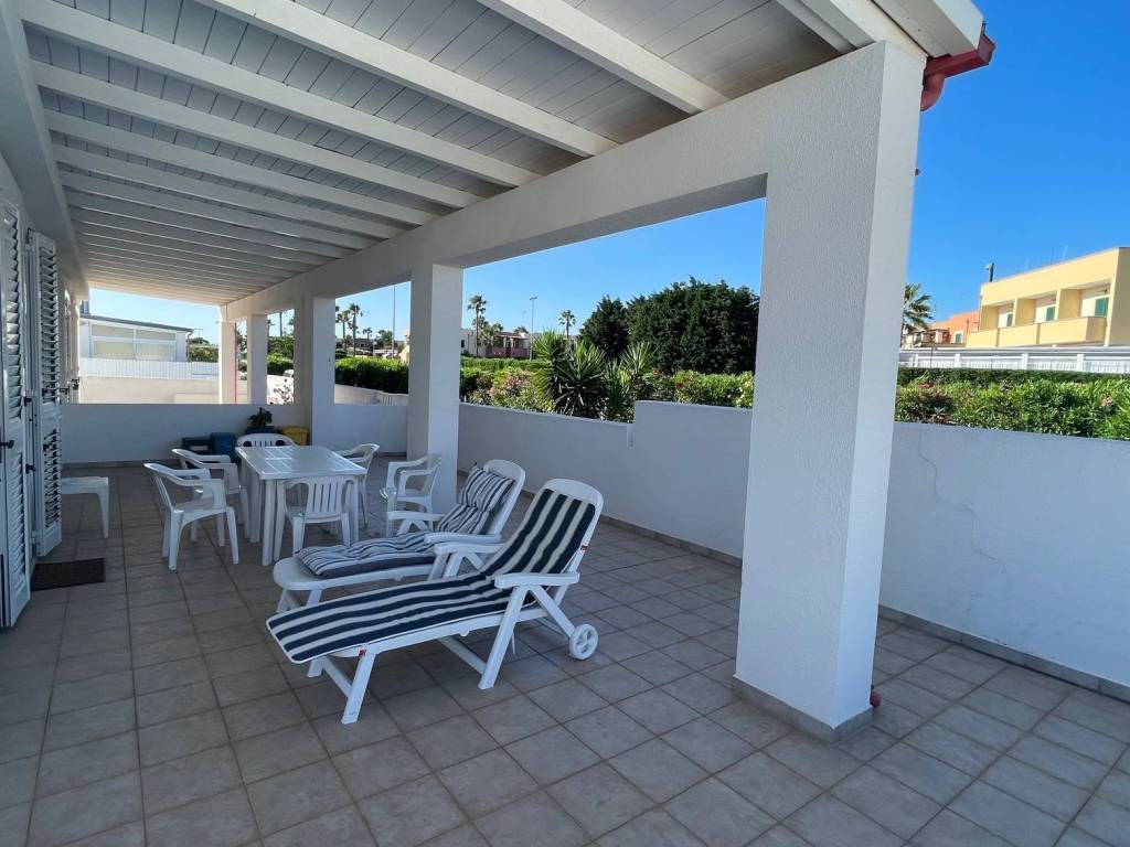 casa indipendente in vendita a Salve in zona Lido Marini