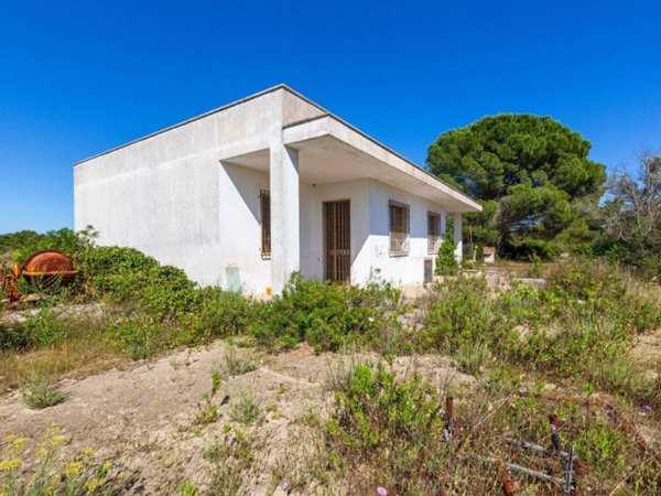 casa indipendente in vendita a Salve in zona Marina di Pescoluse