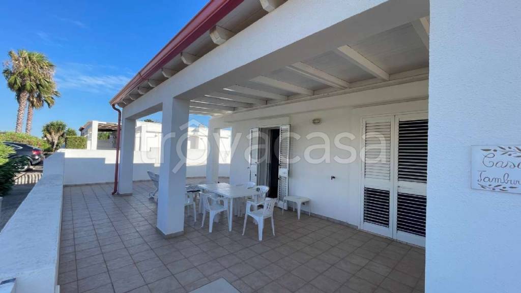 casa indipendente in vendita a Salve in zona Lido Marini