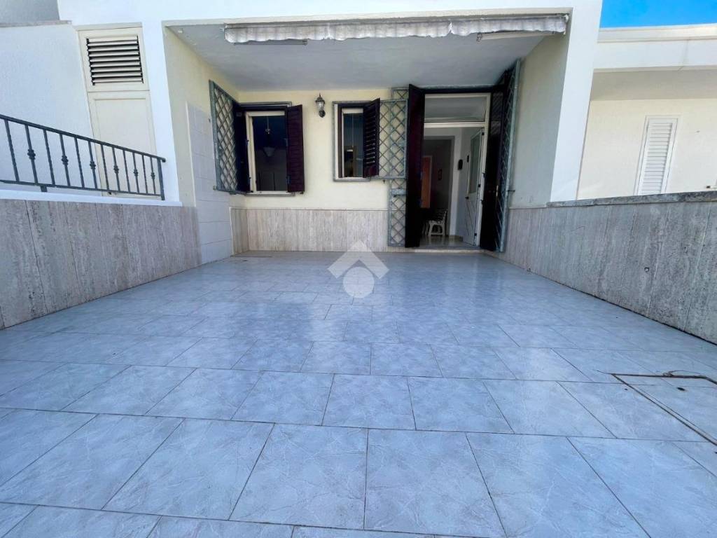 casa indipendente in vendita a Salve in zona Lido Marini