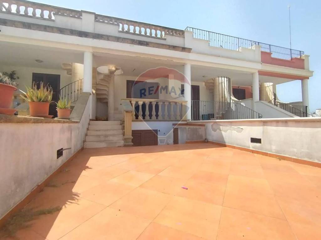 casa indipendente in vendita a Salve in zona Torre Pali