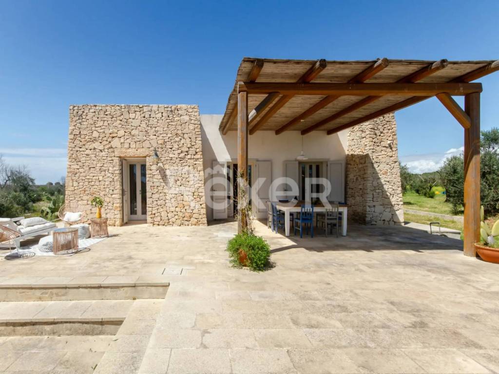 casa indipendente in vendita a Salve in zona Ruggiano