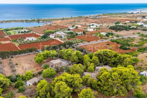 casa indipendente in vendita a Salve in zona Marina di Pescoluse