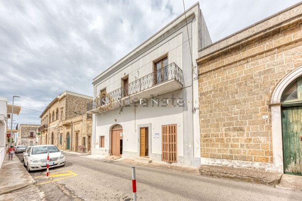 casa indipendente in vendita a Salve in zona Torre Pali
