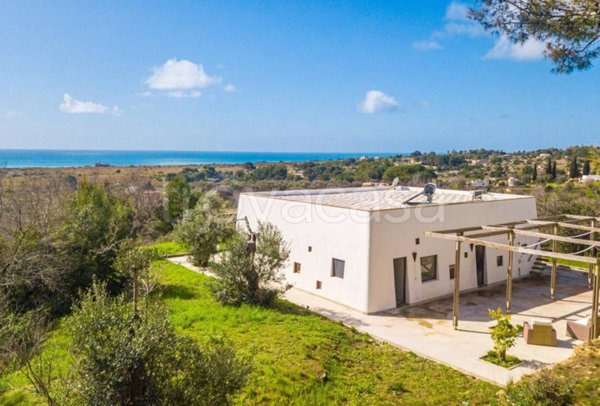 casa indipendente in vendita a Salve in zona Marina di Pescoluse