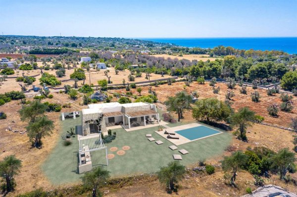 casa indipendente in vendita a Salve in zona Marina di Pescoluse