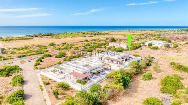 casa indipendente in vendita a Salve in zona Marina di Pescoluse