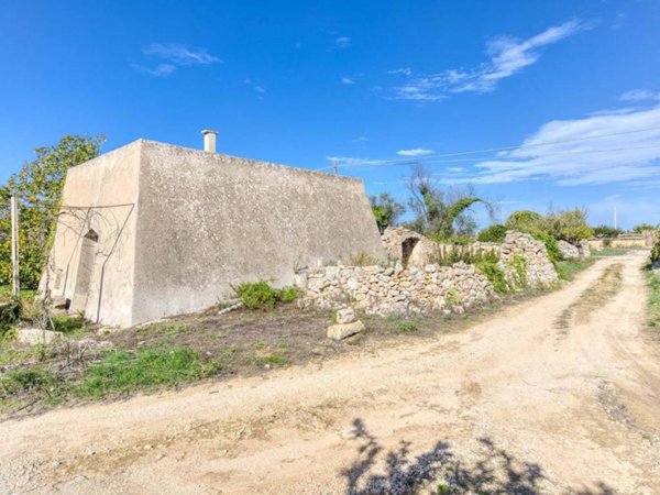 casa indipendente in vendita a Salve in zona Posto Vecchio