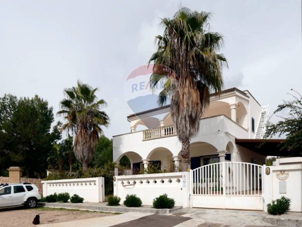 casa indipendente in vendita a Salve in zona Marina di Pescoluse