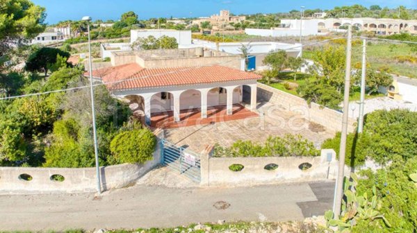 casa indipendente in vendita a Salve in zona Torre Pali