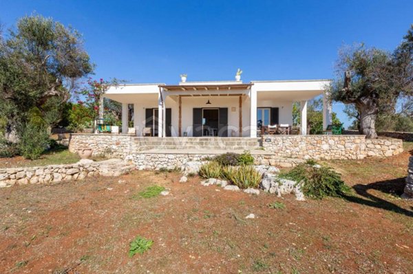 casa indipendente in vendita a Salve in zona Ruggiano